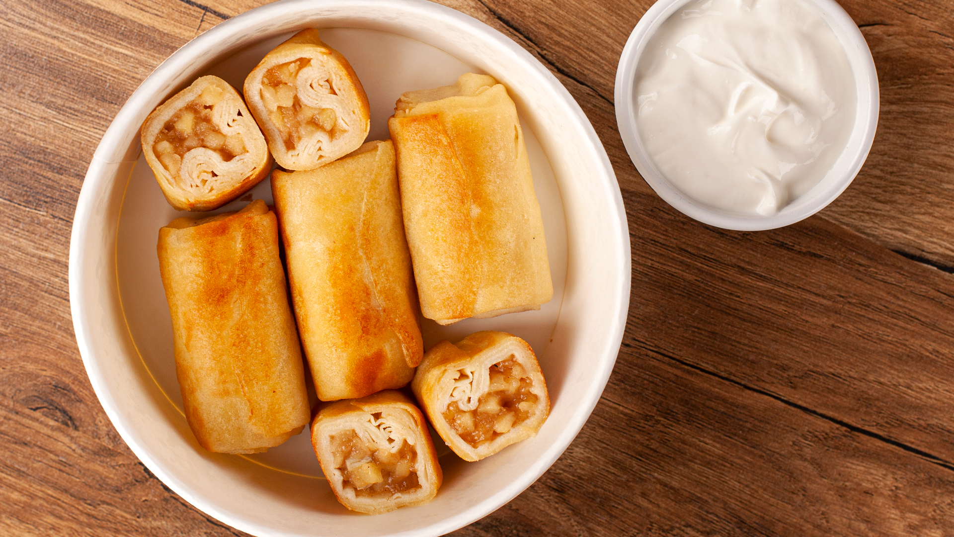 Млинці з яблуком і корицею