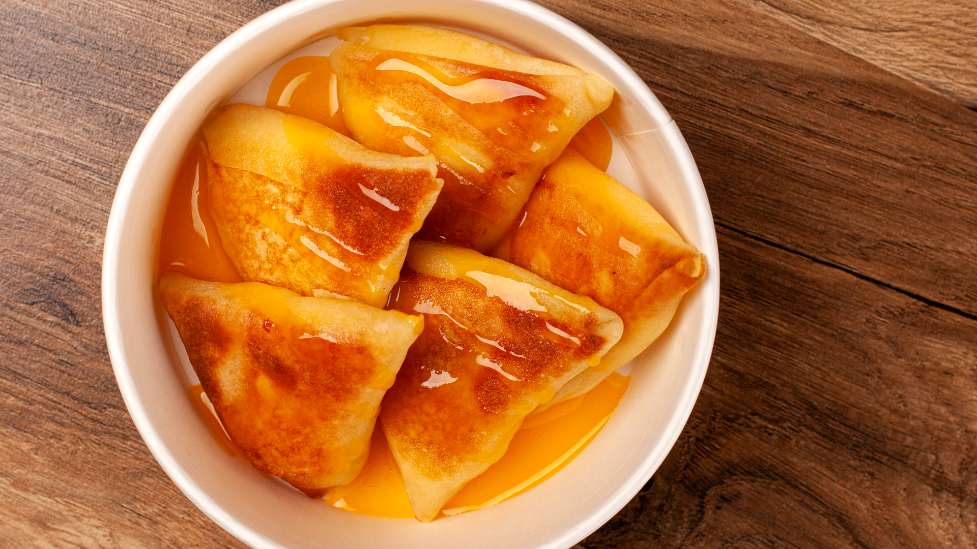 Млинці з заварним кремом в апельсиновому соусі