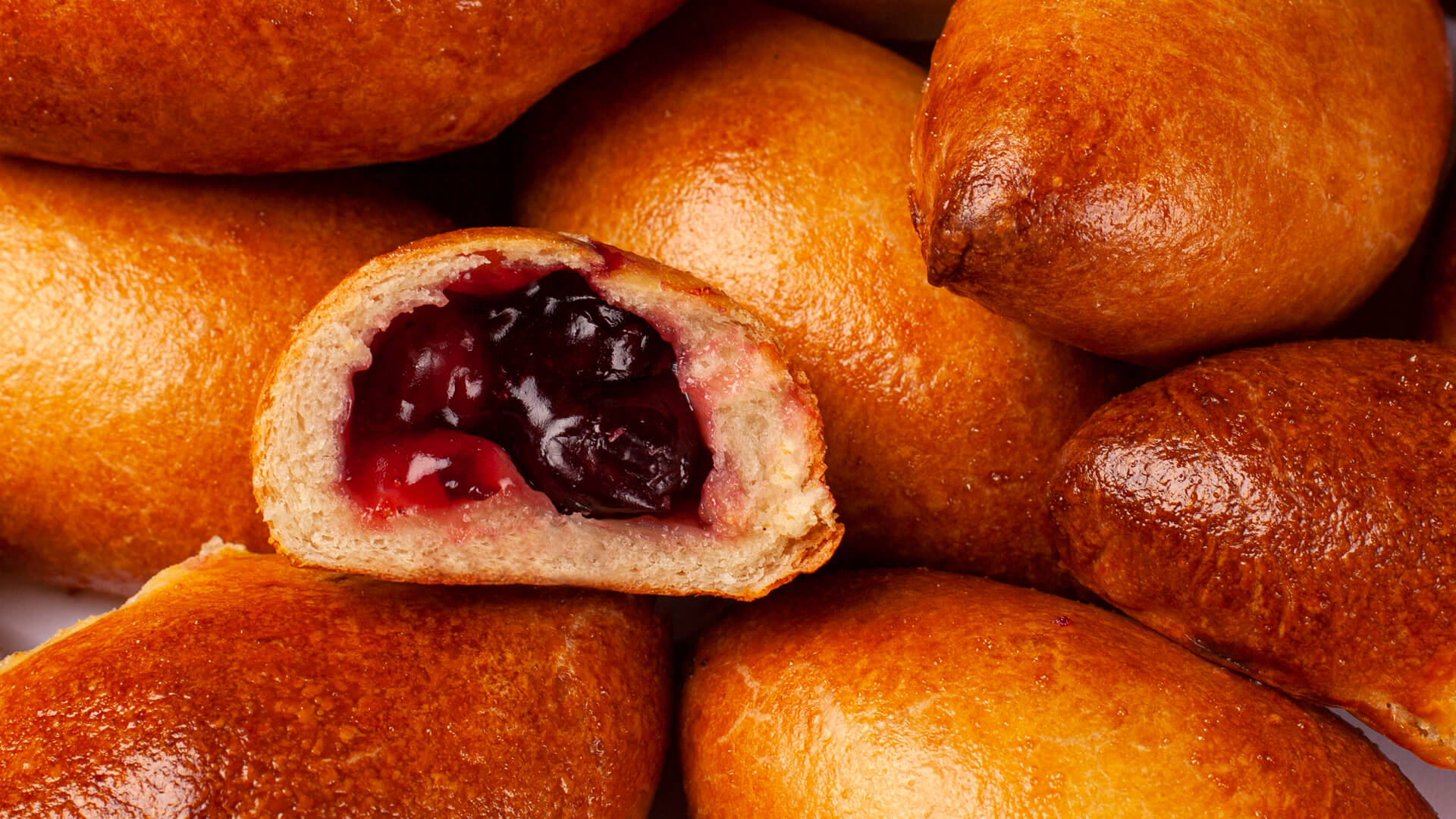 Пиріжки з вишнею