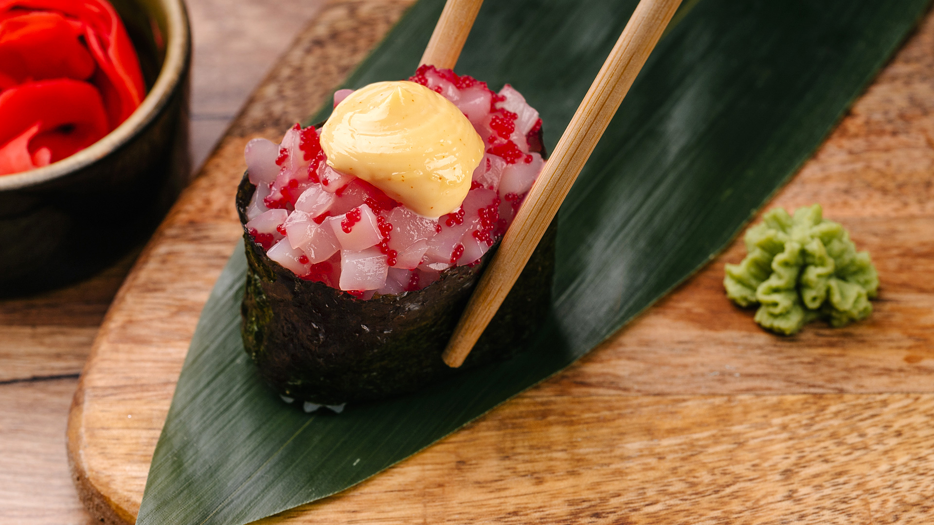 Гункан з гребінцем