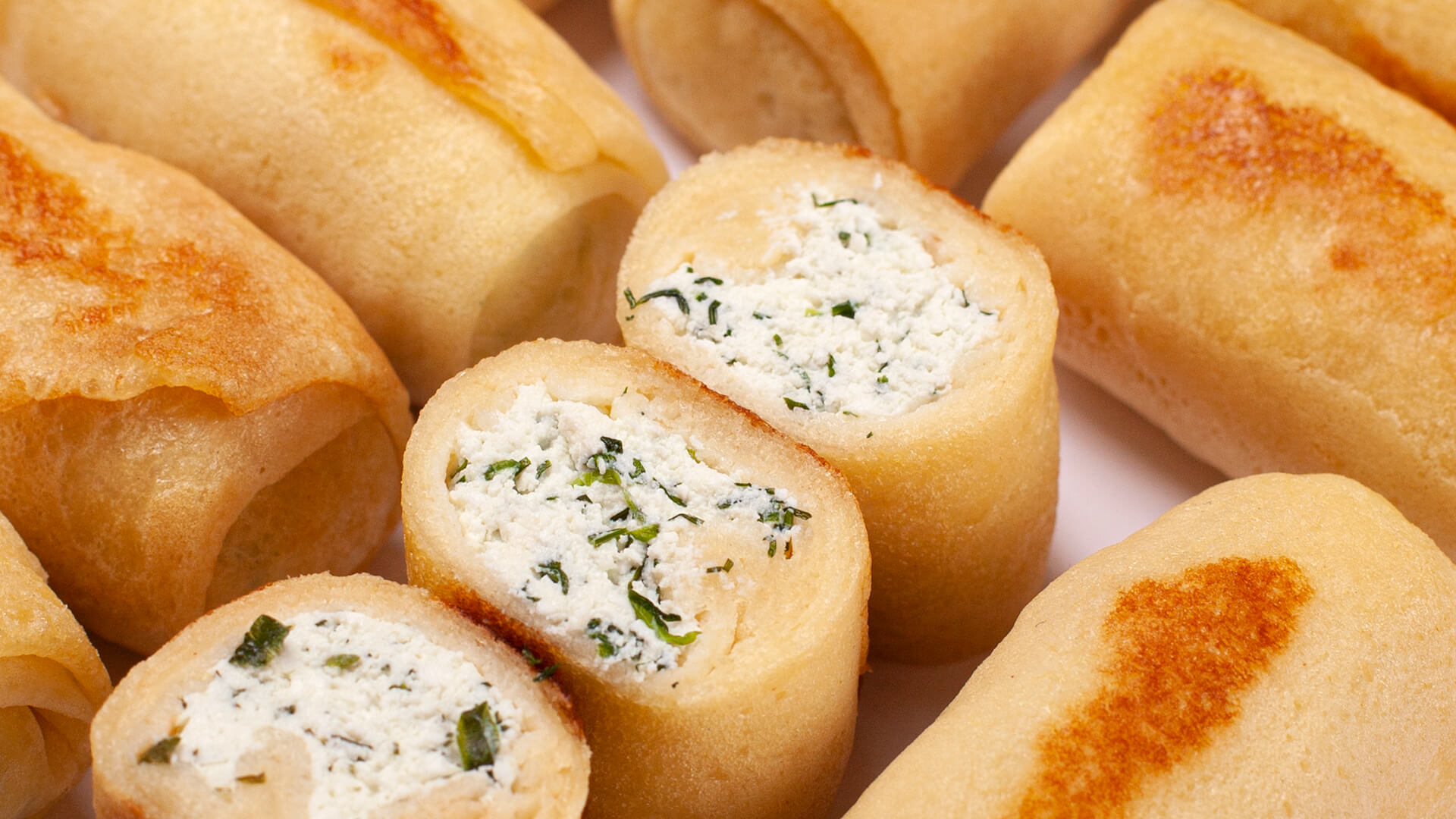 Млинці з сиром і зеленню